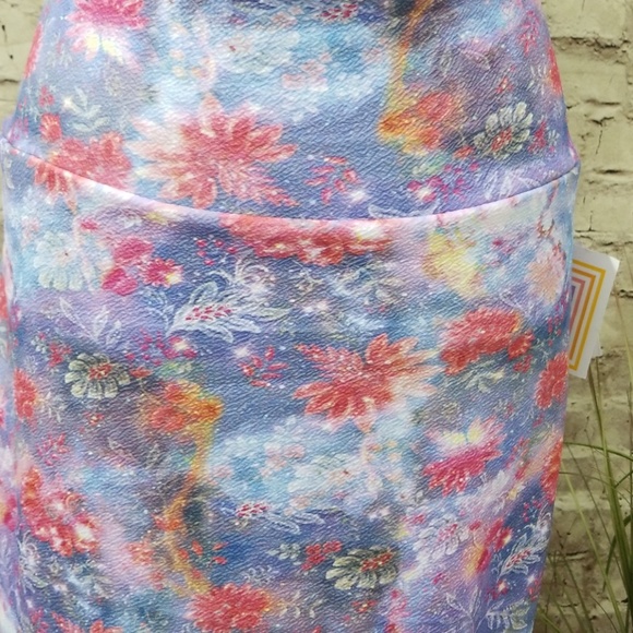 💥Last One💥LuLaRoe Cassie Skirt - Picture 2 of 4